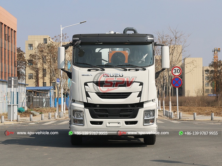 ISUZU Heavy-duty Combined Vac Jetting Truck - Front Side